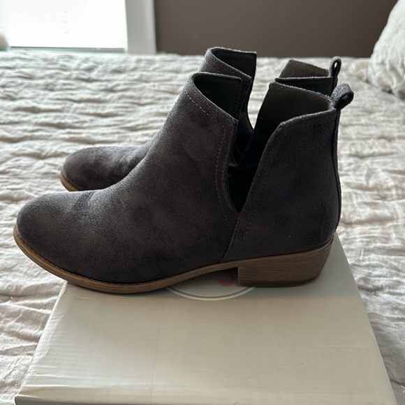 💕 2 for $15 - Suede like booties - Picture 3 of 8